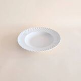 White ceramic twisted dinnerware set