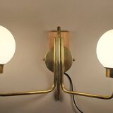 Applique en laiton et opaline à deux lumières, 1960