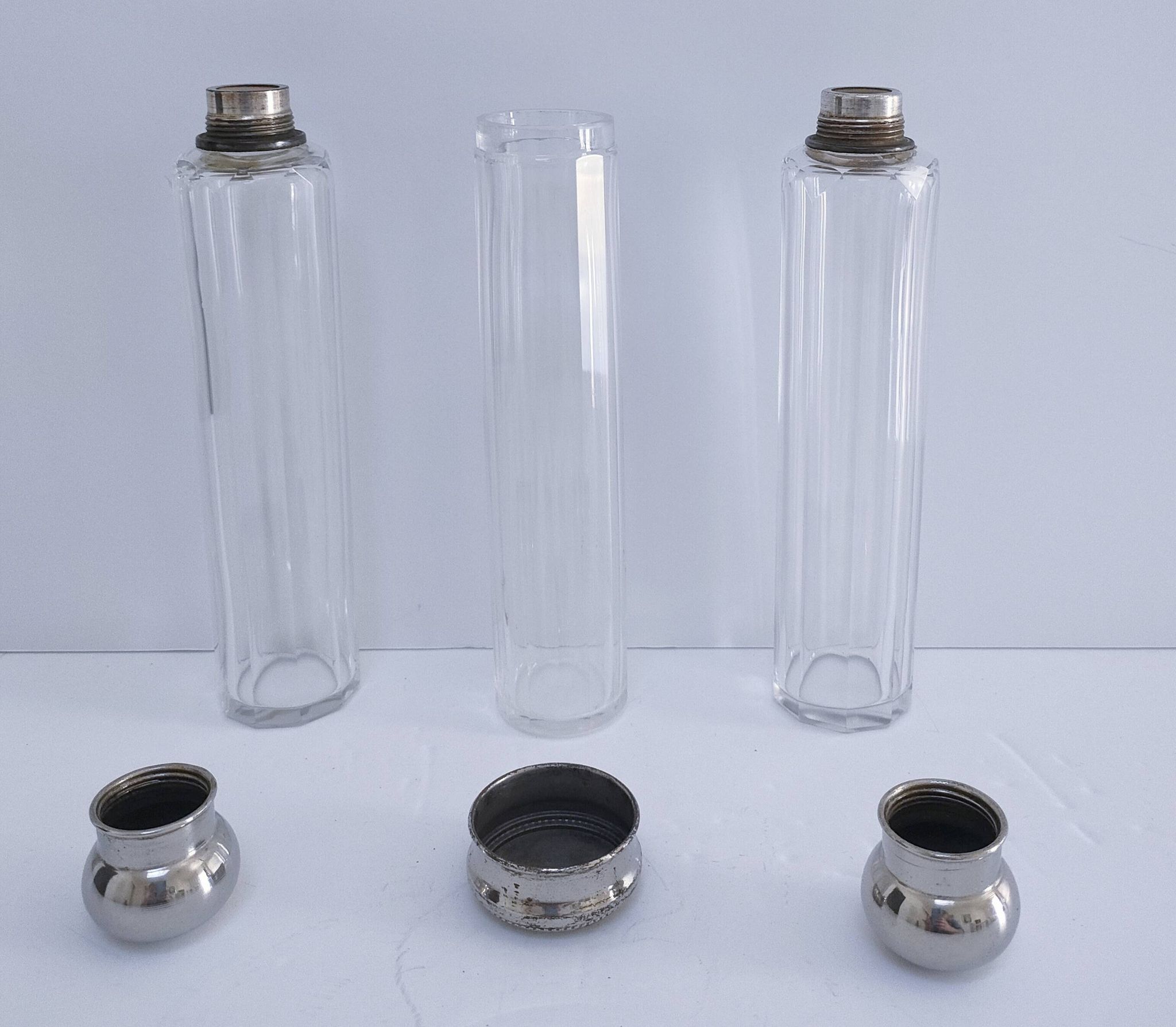 3 flacons Art Déco en cristal, verre et métal