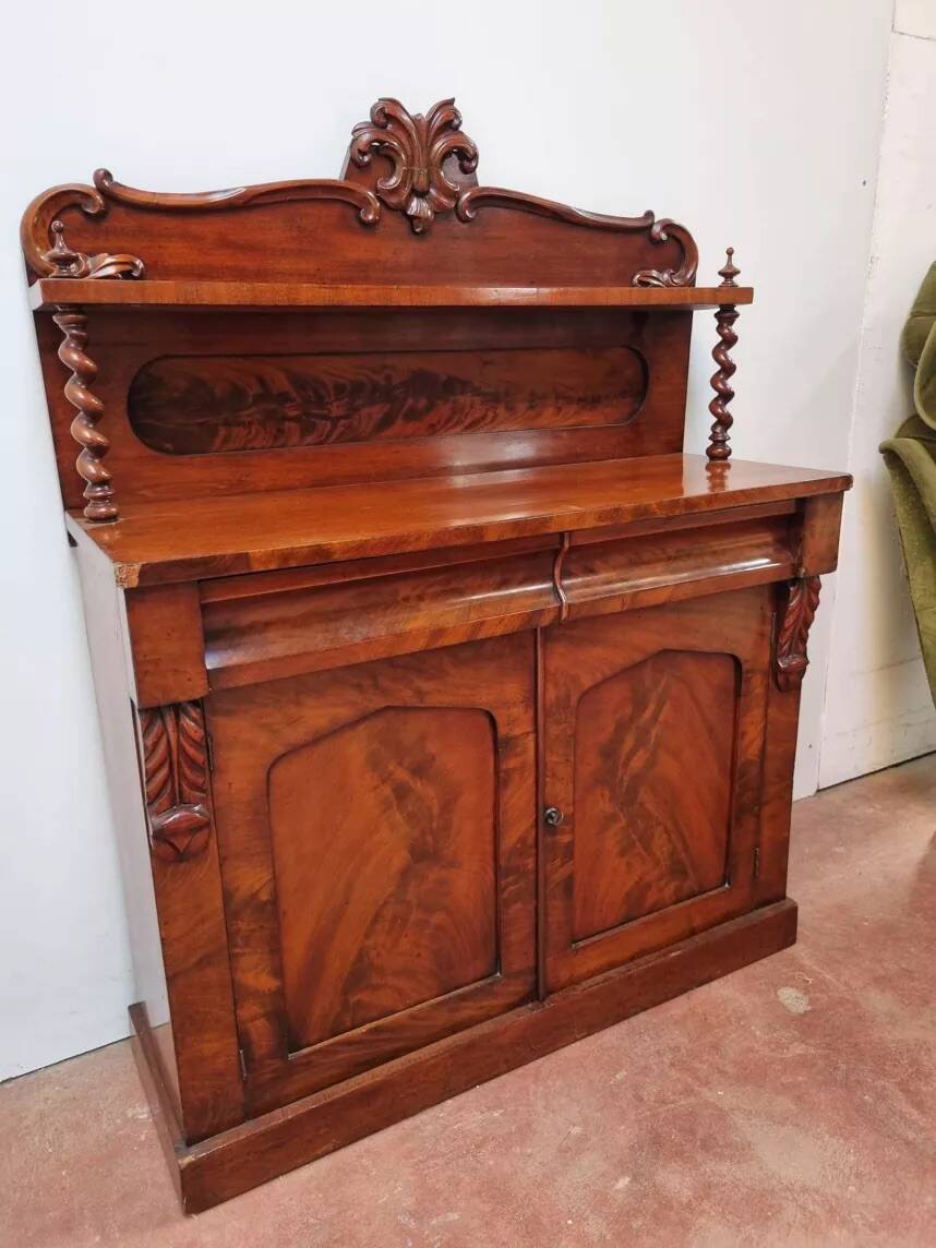 Small English mahogany buffet - 1920s