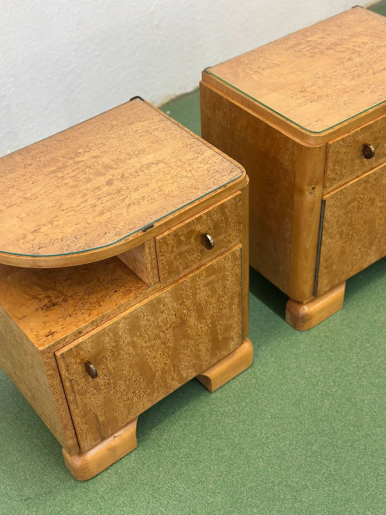 Tables de nuit en érable à œil de perdrix Art Déco, France, années 1930