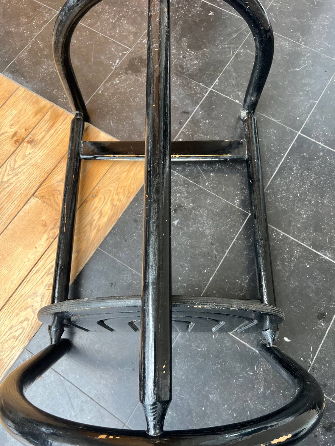 Allmilmö vintage high chair 1980 – postmodern design in curved oak
