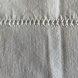 Drap brodé en lin et coton