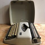 Old writing machine triumph tippa bakelite grey + vintage trunk