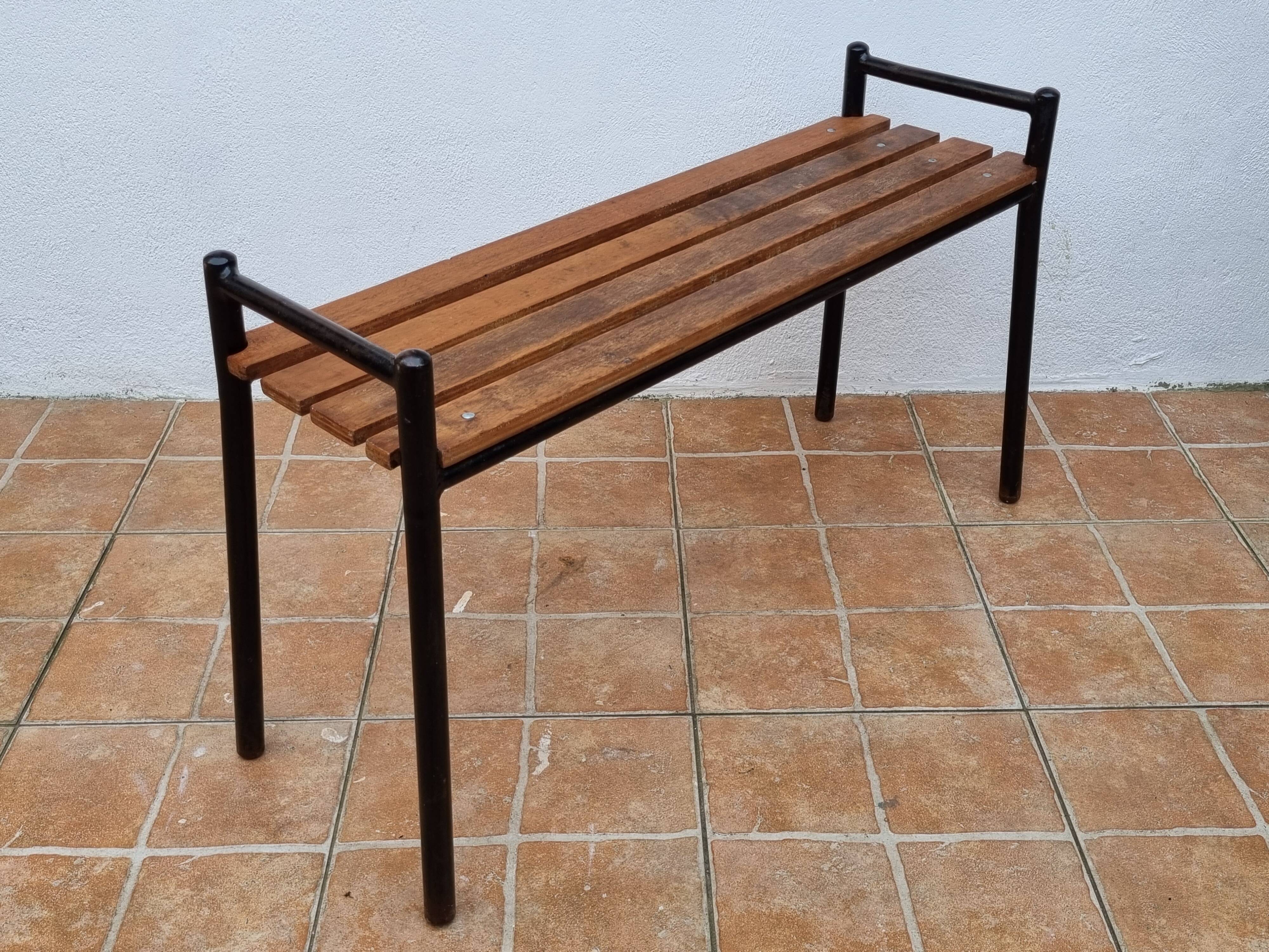 Bench in painted metal and wood, 100 cm