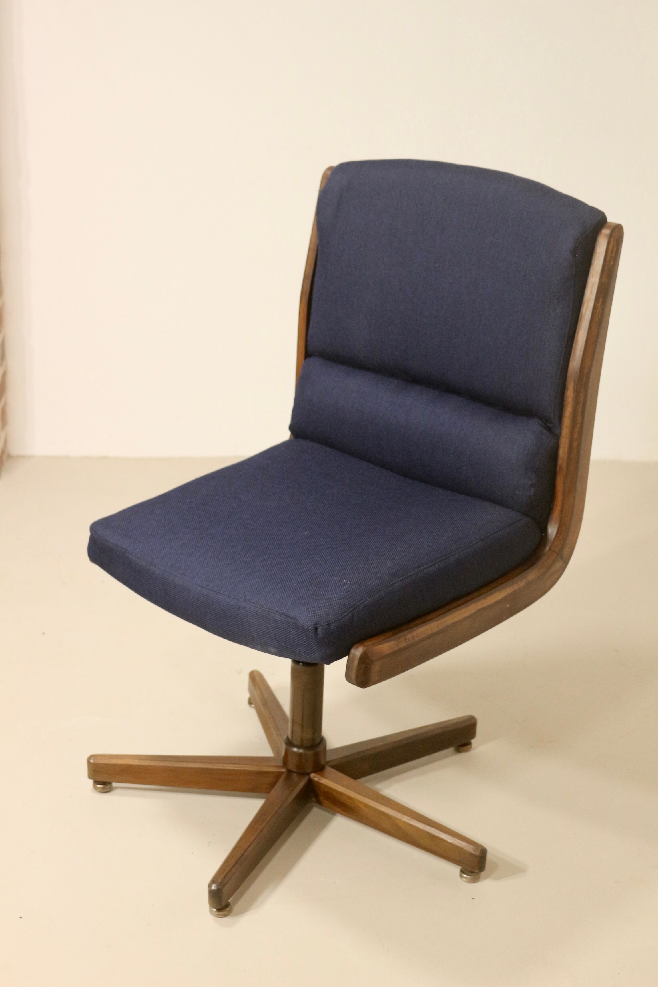 Fauteuil de bureau vintage pivotant en bois année 70