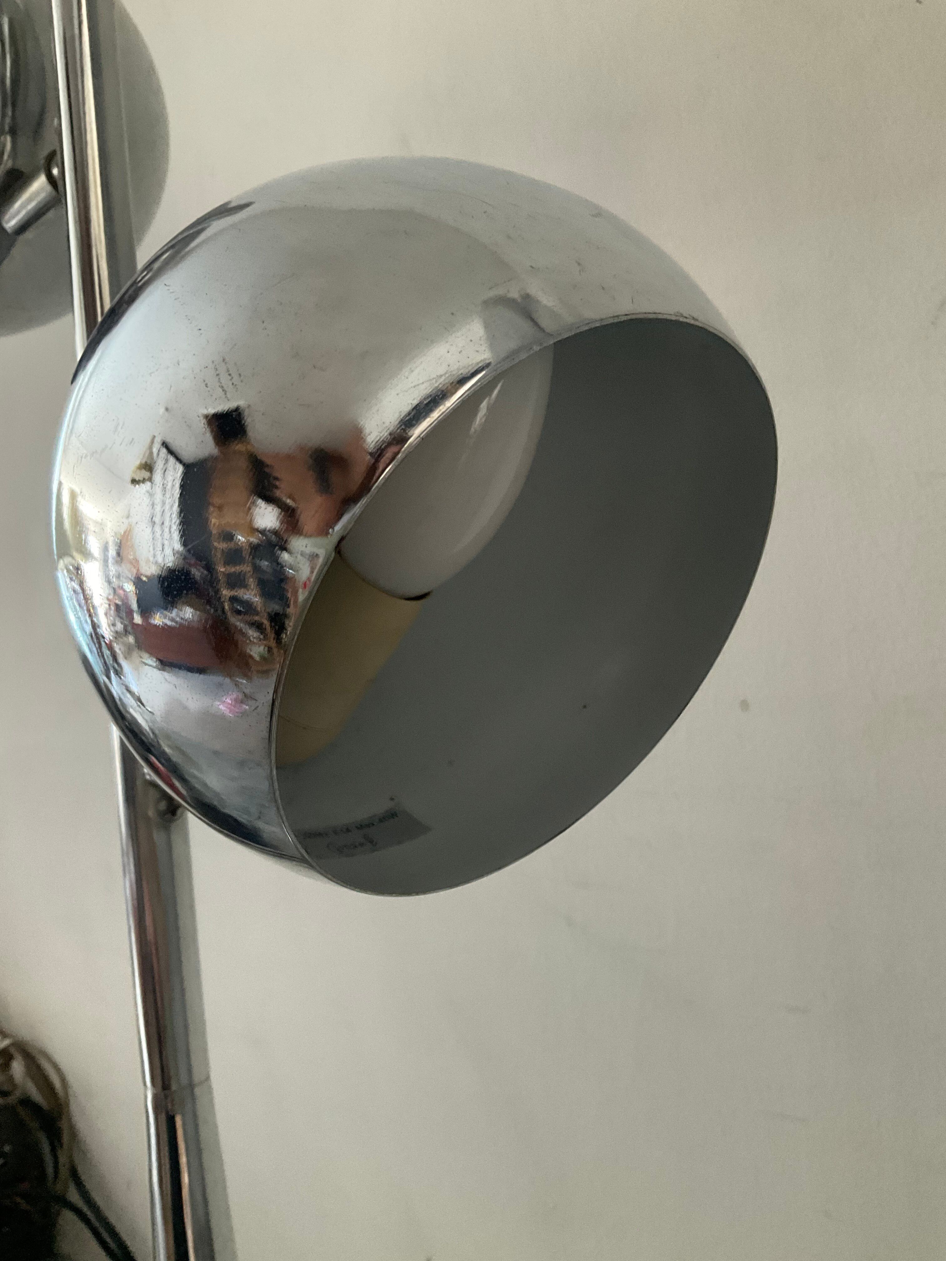 EyeBall Space Age lamp in chrome metal with tulip base.