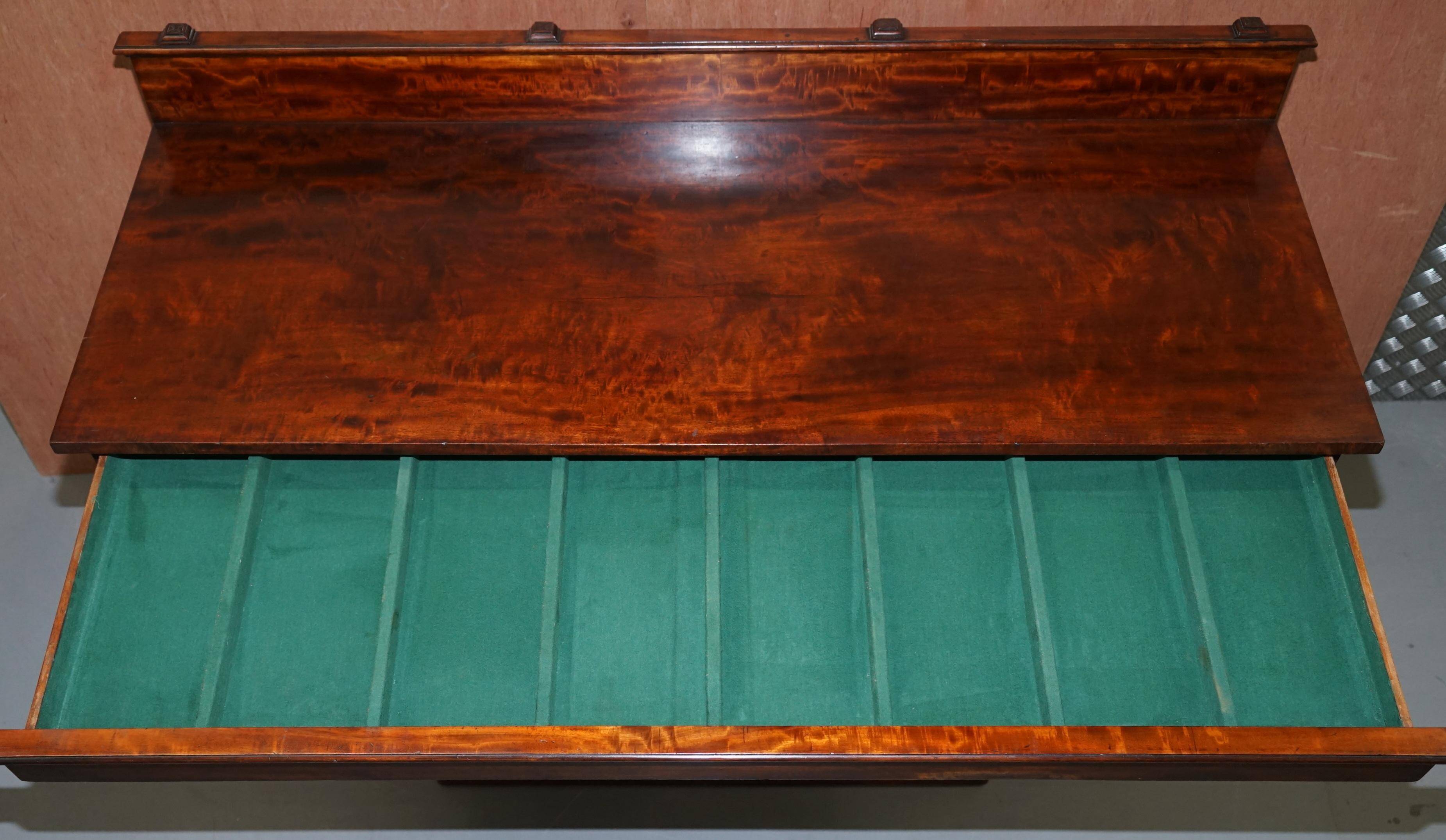 Buffet William IV in carved Cuban hardwood, circa 1830.
