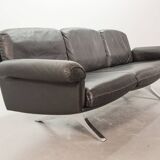 De Sede Black Leather Strap Stitched Three-Seat Sofa DS31. Switzerland, 60s