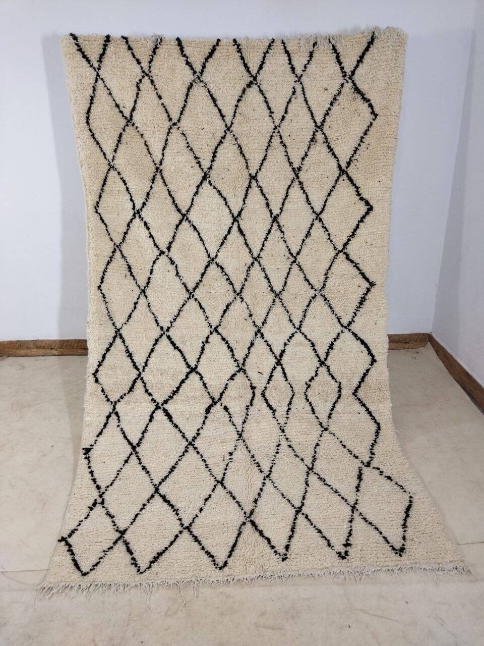 Handmade moroccan berber rug 255 x 150 cm