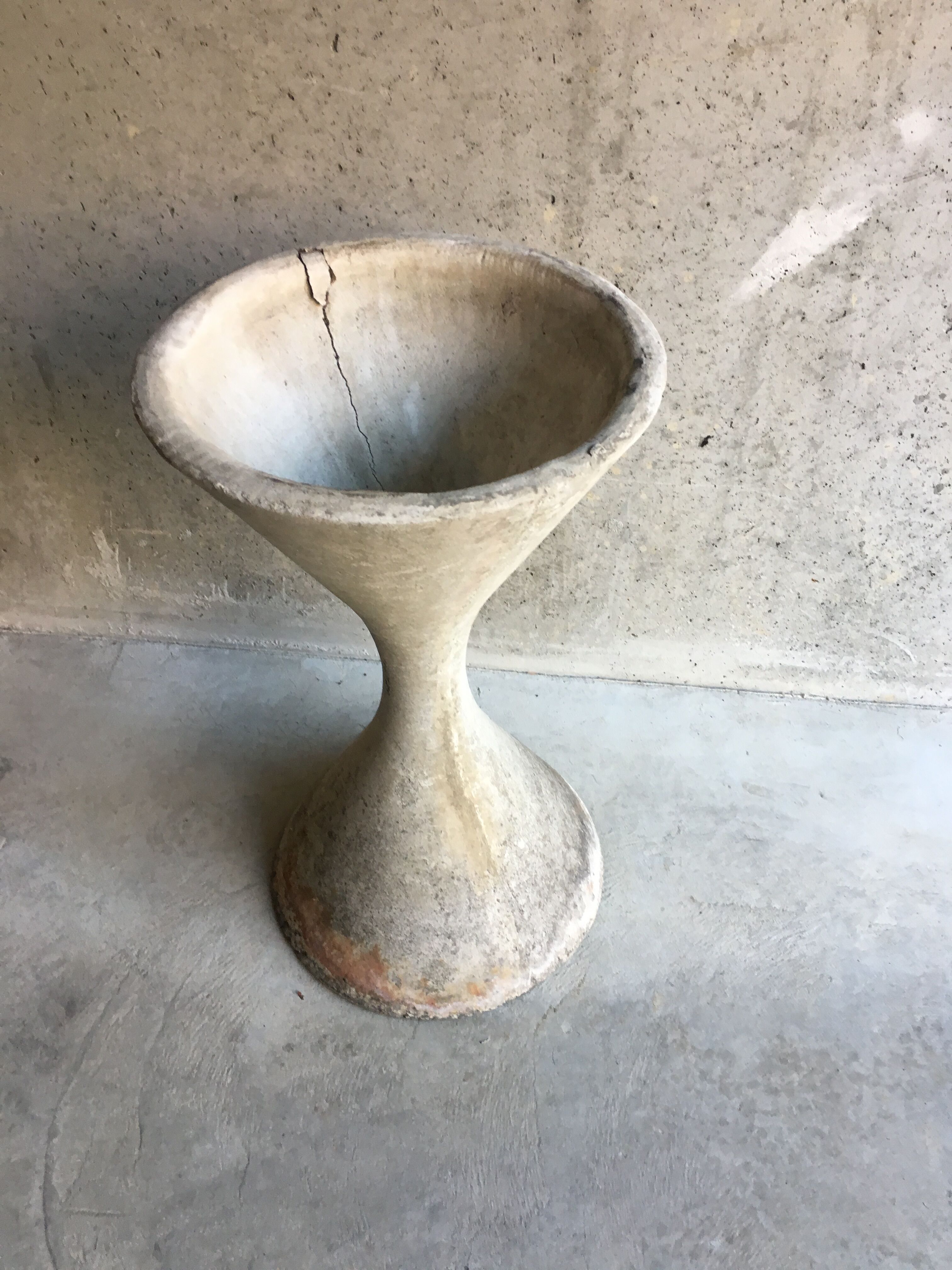 Planter diabolo  by Anton Bee and Willy Guhl to Eternit