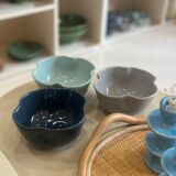 Bol céramique émaillée artisanal fleur trèfle pop bleu ciel