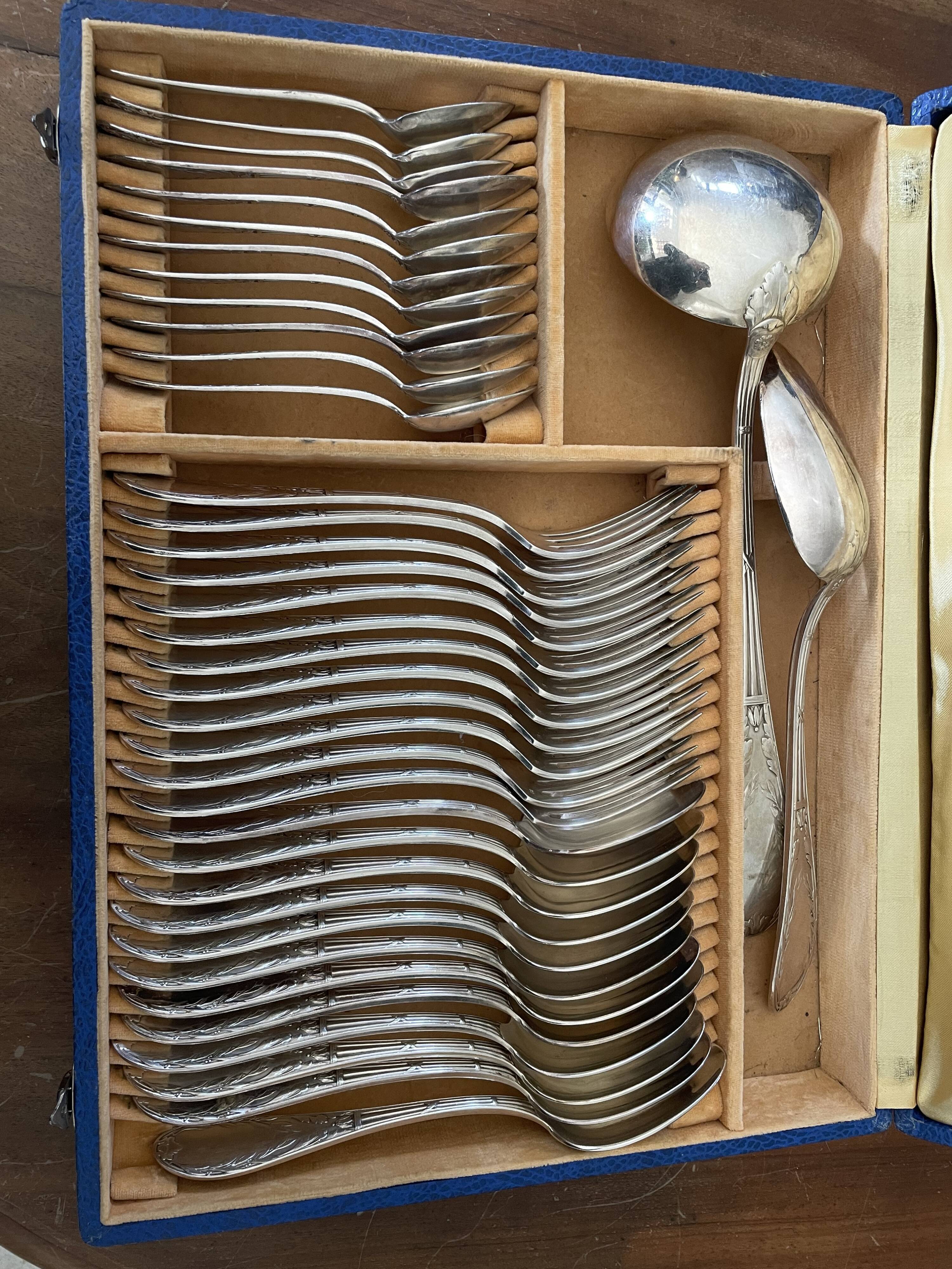 Ménagère en métal argenté 35 pièces