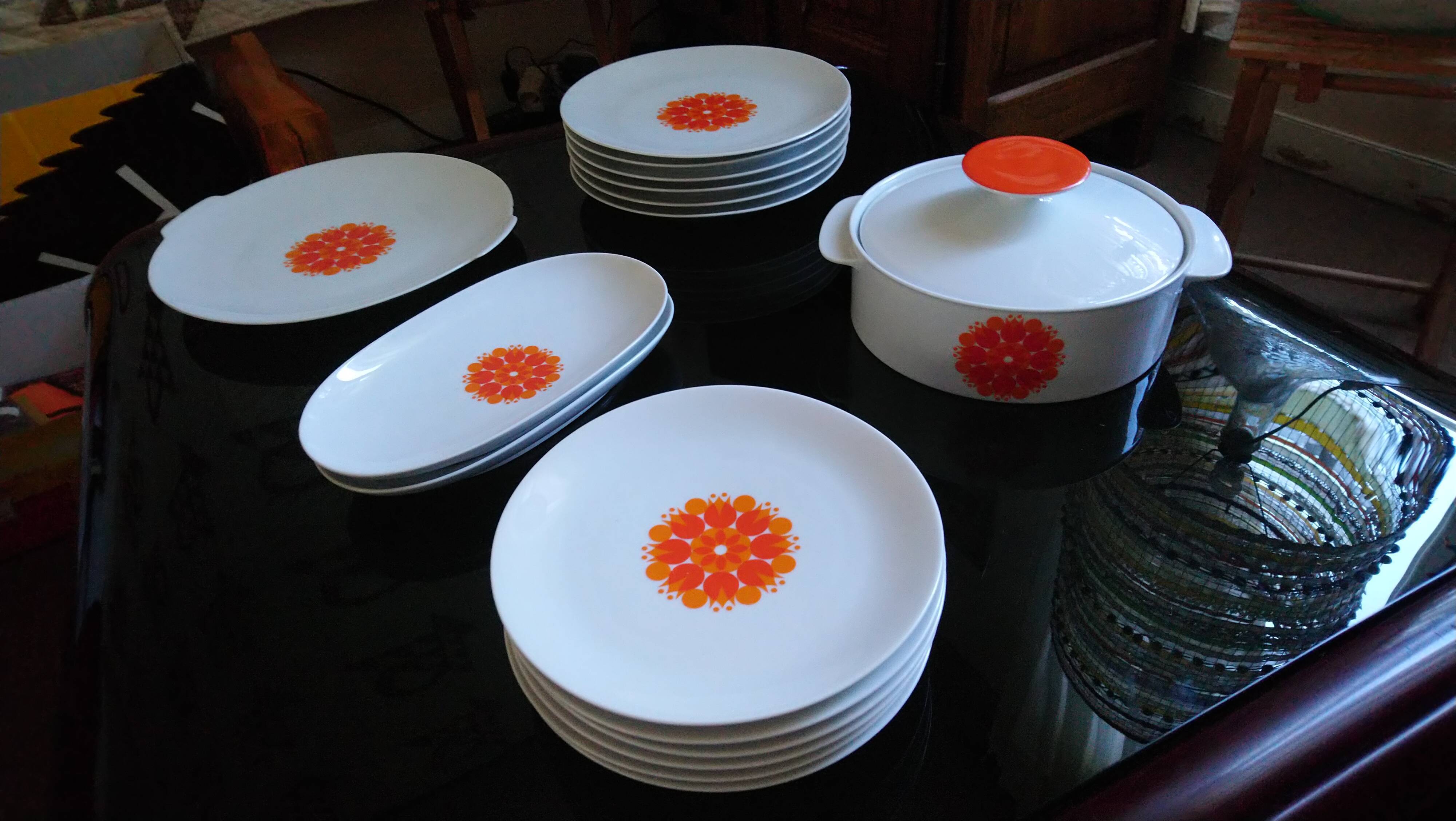 1970s dish service