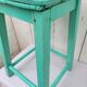 Tabouret en bois bleu