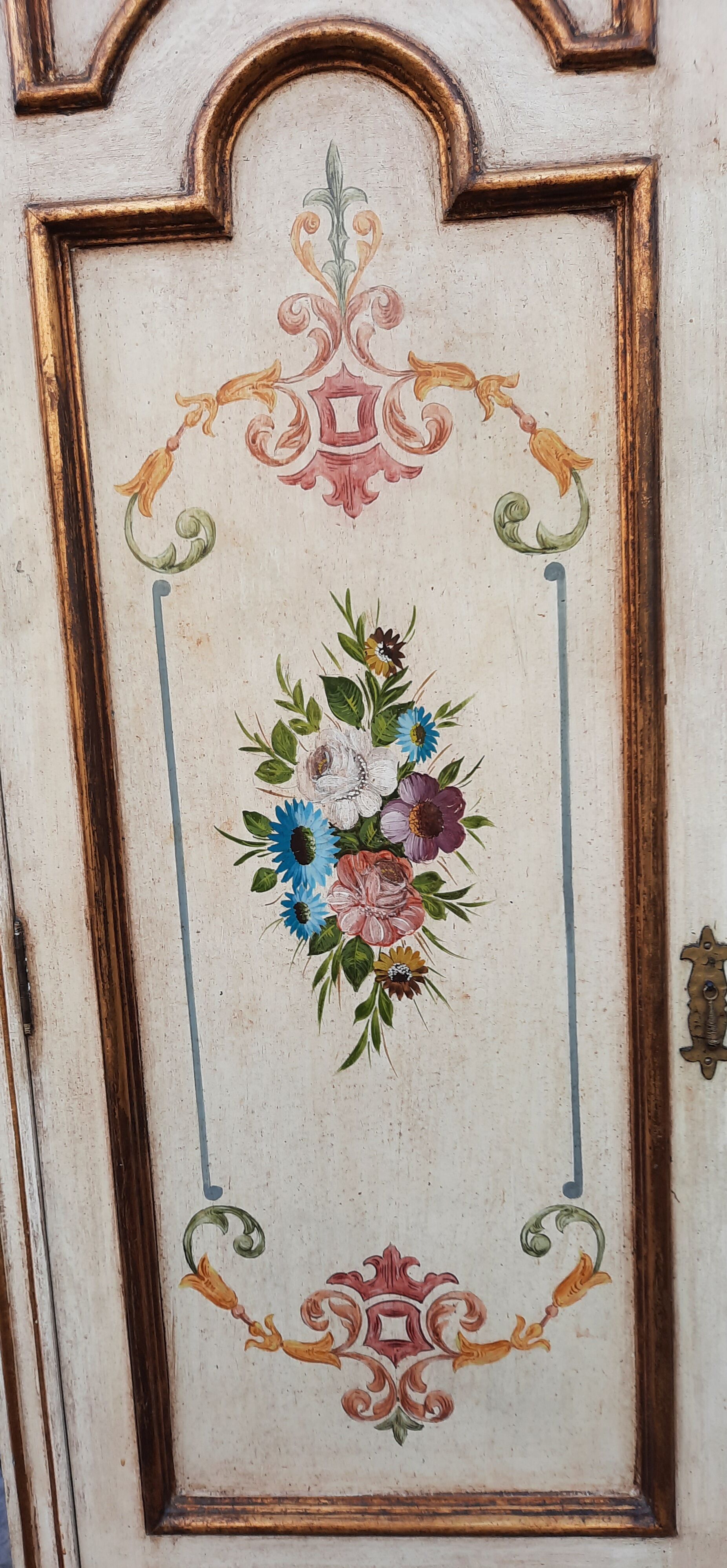 Armoire peinte à 2 portes
