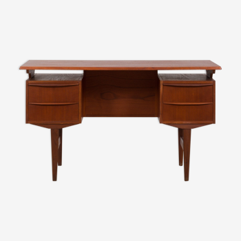 Free standing  Danish teak desk with floating top and  4 drawers, Denmark, 1960s