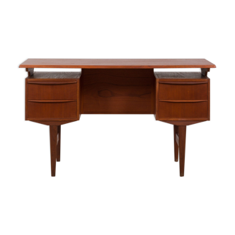 Free standing  Danish teak desk with floating top and  4 drawers, Denmark, 1960s
