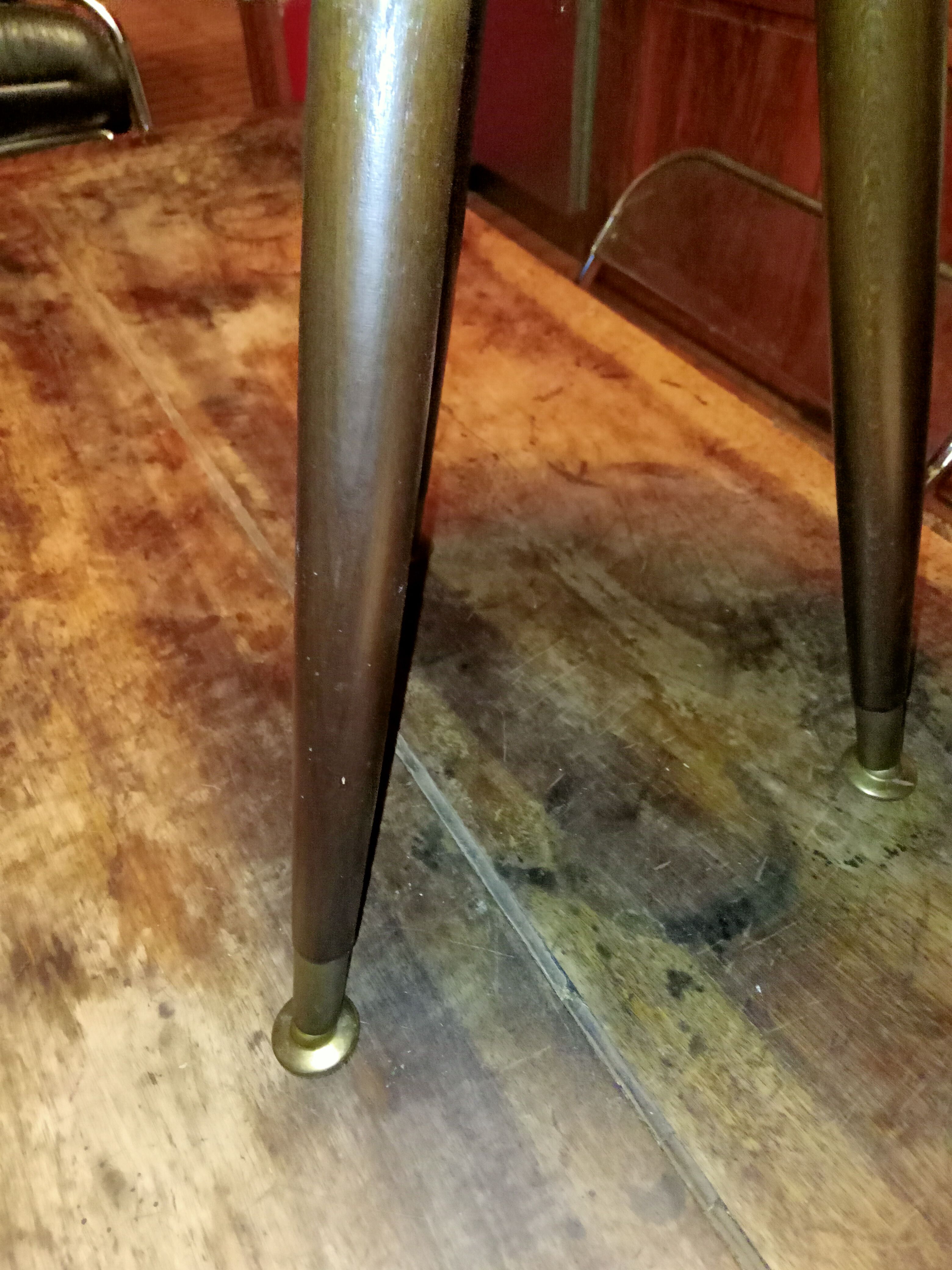 Tripod sofa end