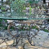 Round wrought iron table for 6 people