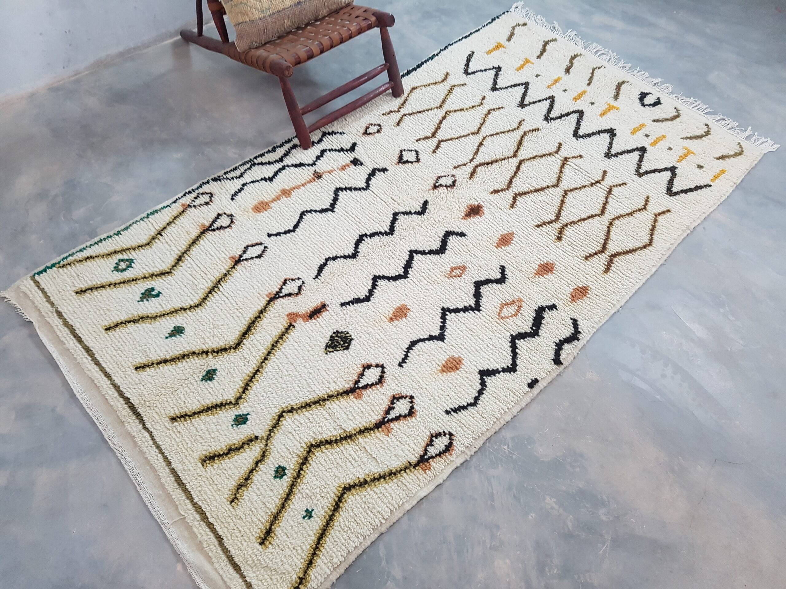 Moroccan Berber rug 258 x 141 cm Azilal wool rug