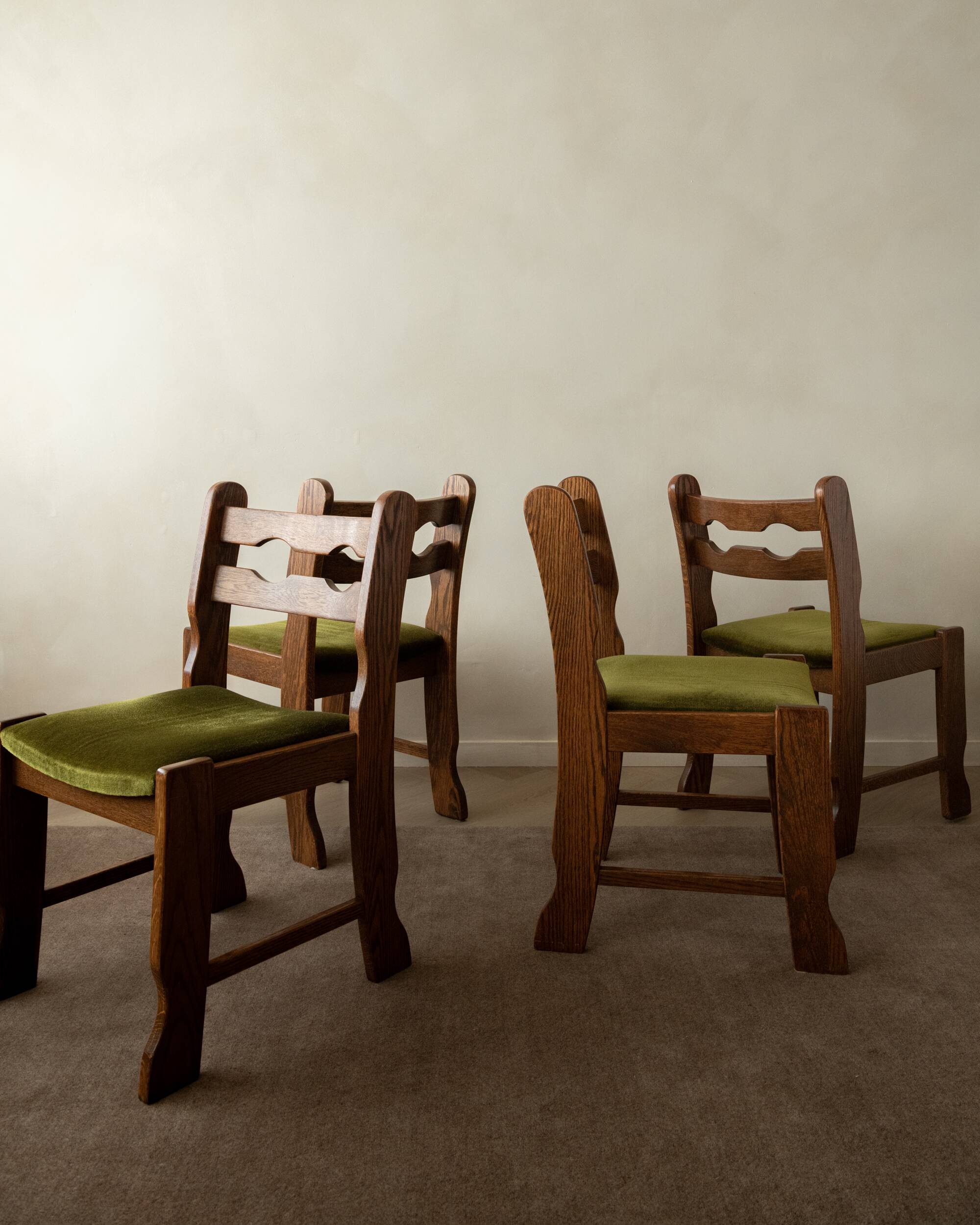 Brutalist Oak Razorback Dining Chairs with Green Velvet, 1970s, Set of 4