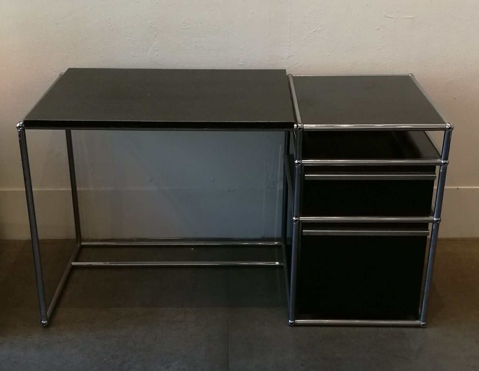 Black desk usm Haller 1980