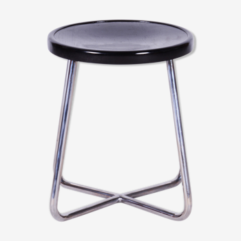 Tabouret noir Bauhaus restauré, hêtre, acier chromé, Tchéquie, années 1930