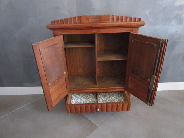 Miniature art-deco cupboard in chene