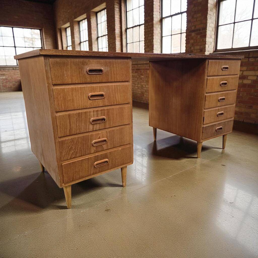 Bureau en bois vintage / bureau