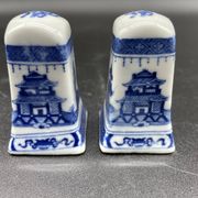 Elegant table set, Chinese porcelain, blue and white, condiments.