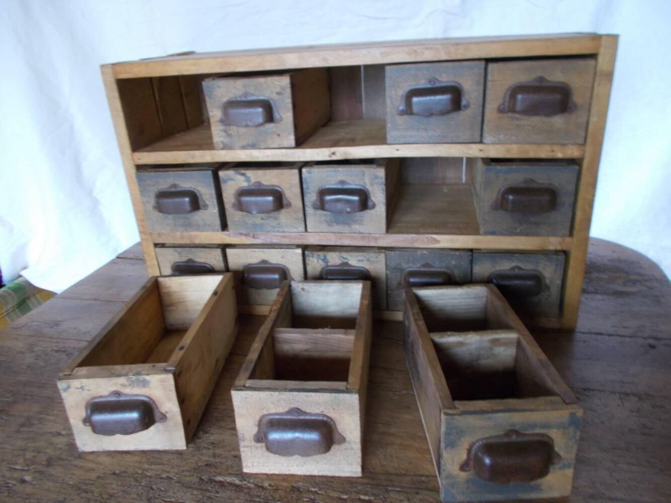 Small workshop cabinet with drawers