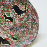 Assiette décorative en céramique émaillée plâtre  décor chasse préhistorique