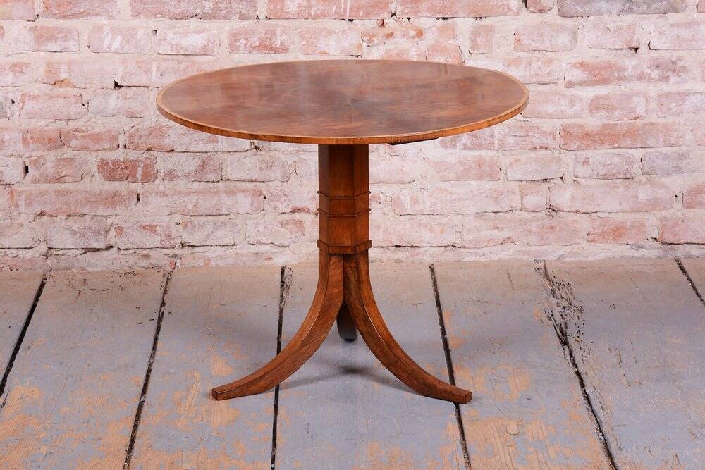 Biedermeier Coffee Table in Walnut, Austria, 1830s