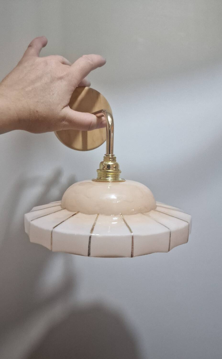 Art Deco wall lamp in marbled pink Clichy glass