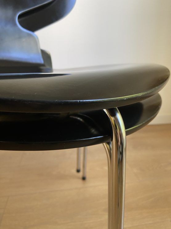 Pair of black chairs ant tripod model 3100 "the ant" by Arne Jacobsen edition Fritz Hansen