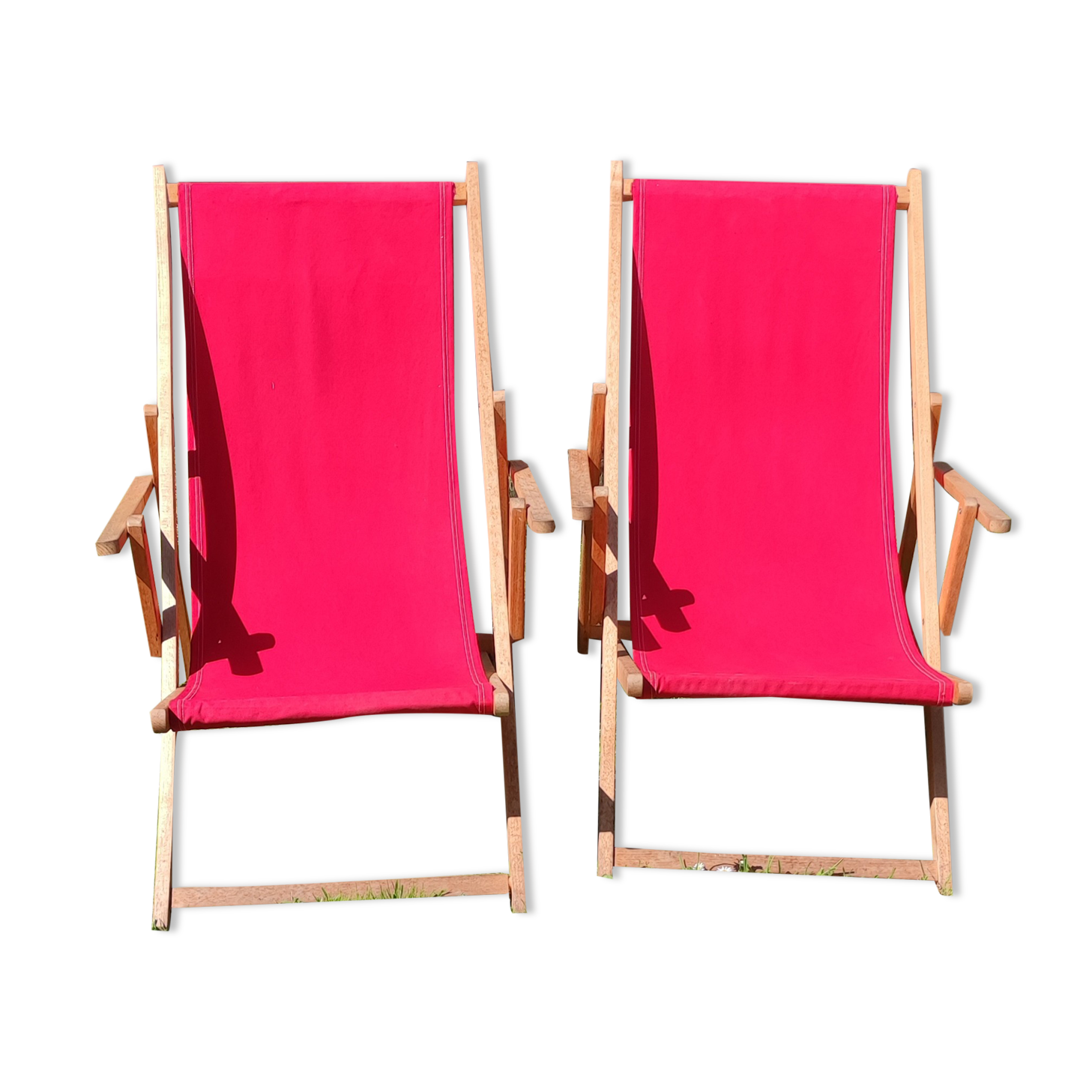 Pair of Chilean women/vintage deckchairs