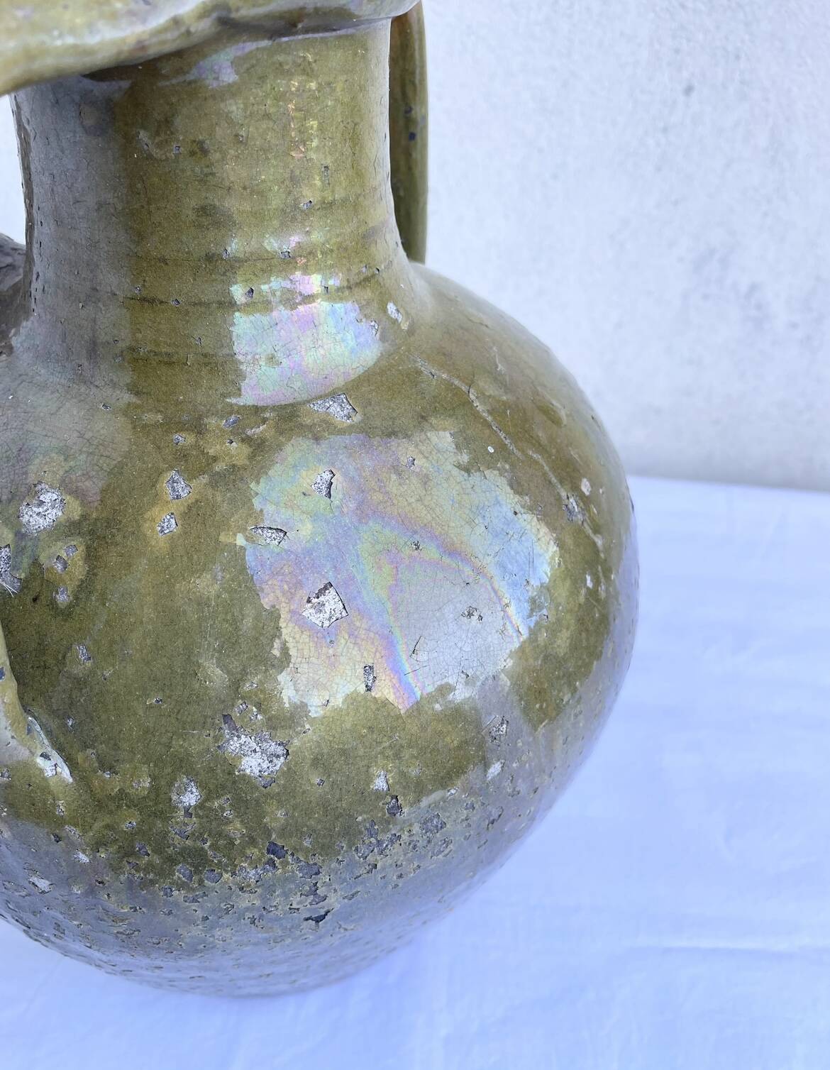 Ancient oil jar in glazed terracotta, khaki green — Auvergne, Lezou