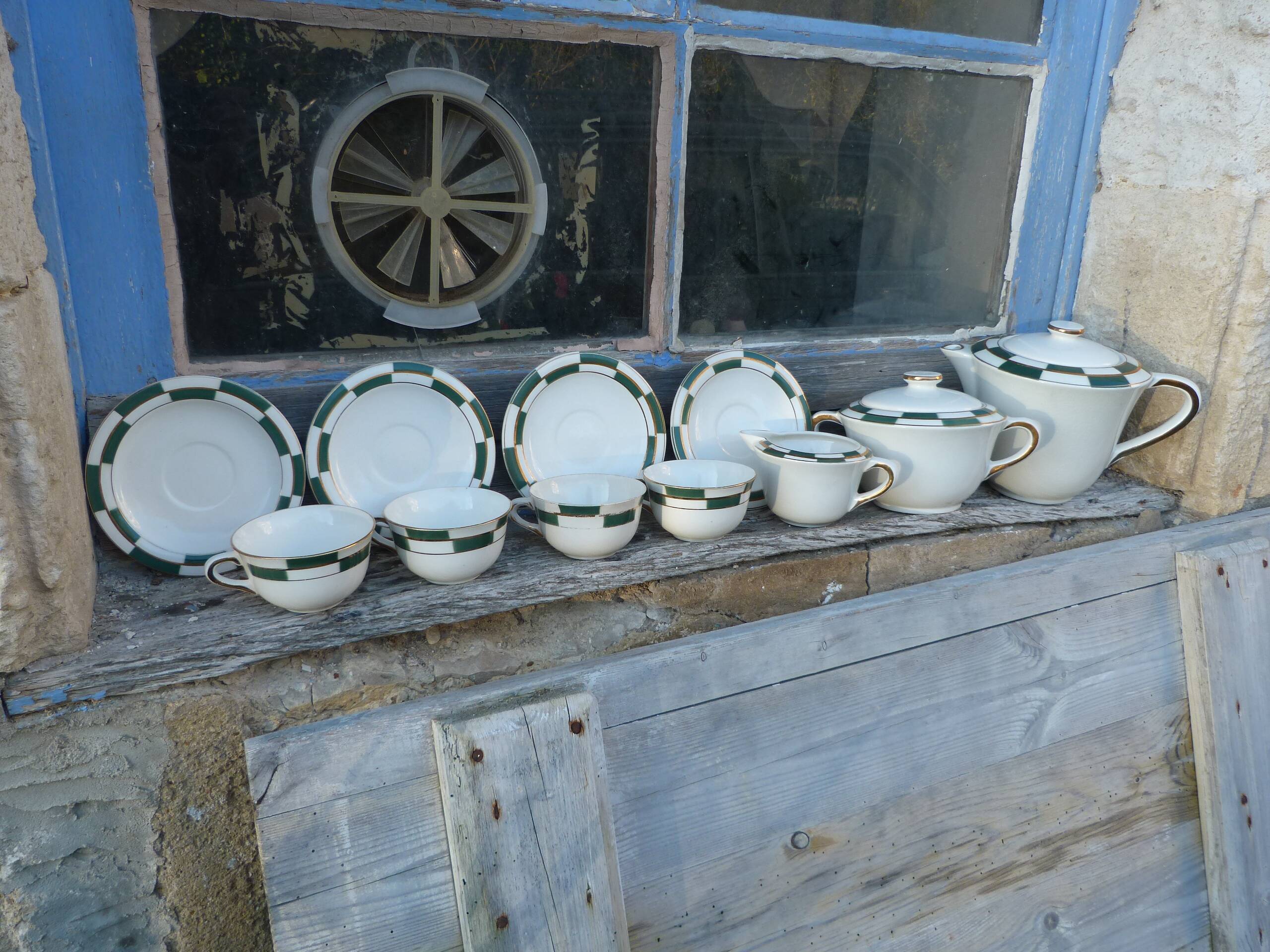 Salins green check porcelain tea set