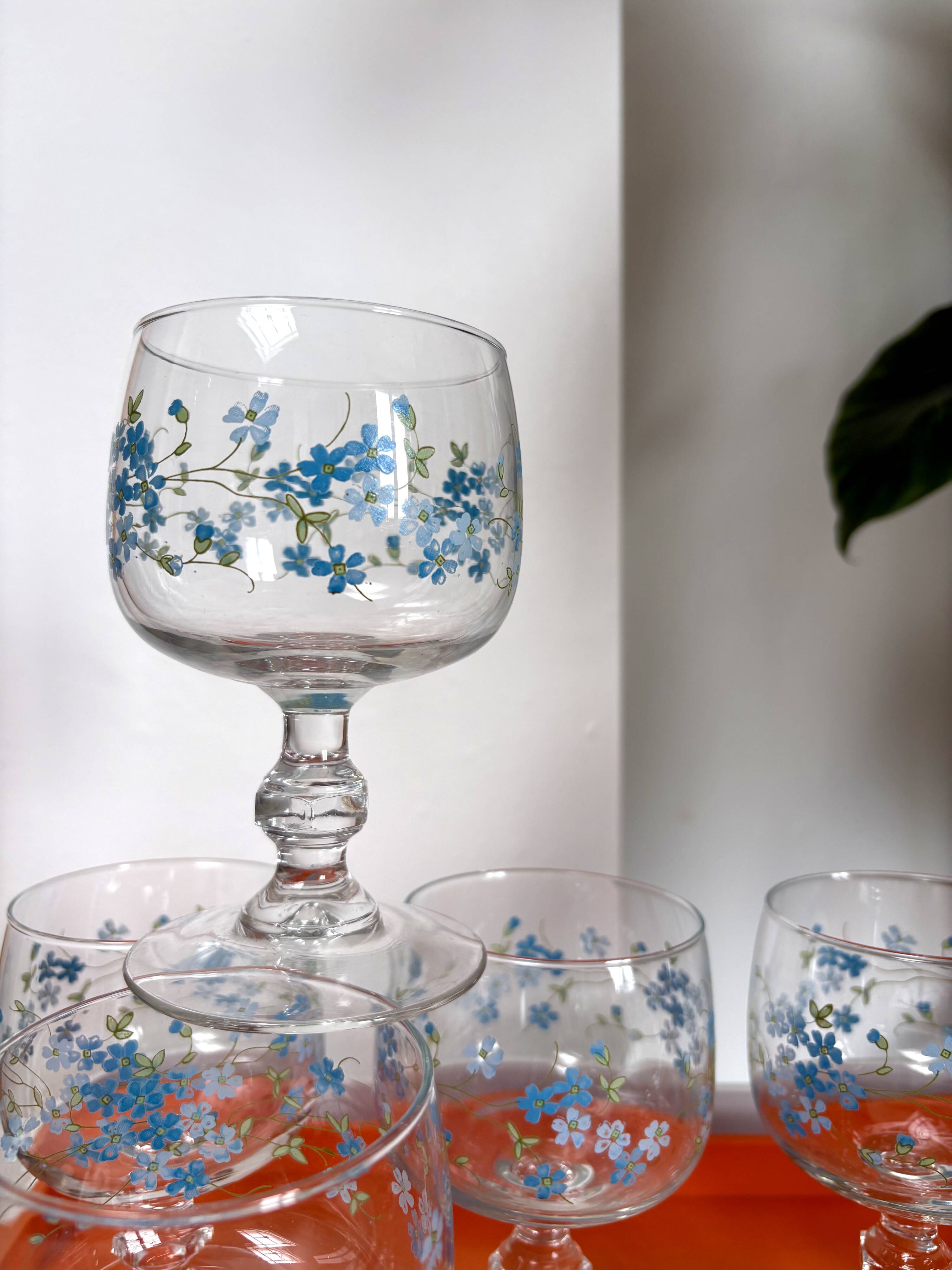 Set of 6 Arcopal Veronica Myosotis wine glasses