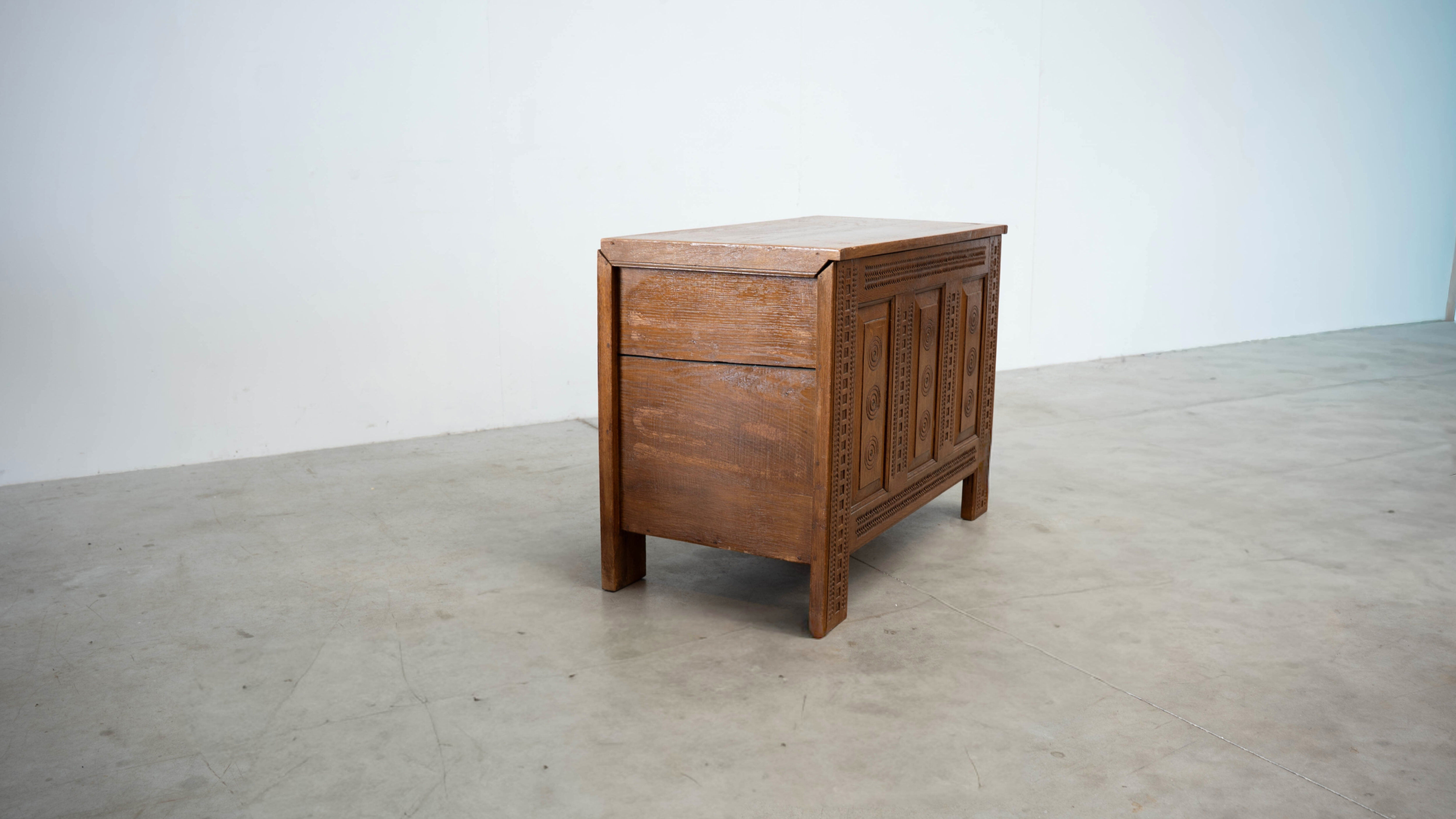 French chest or console
