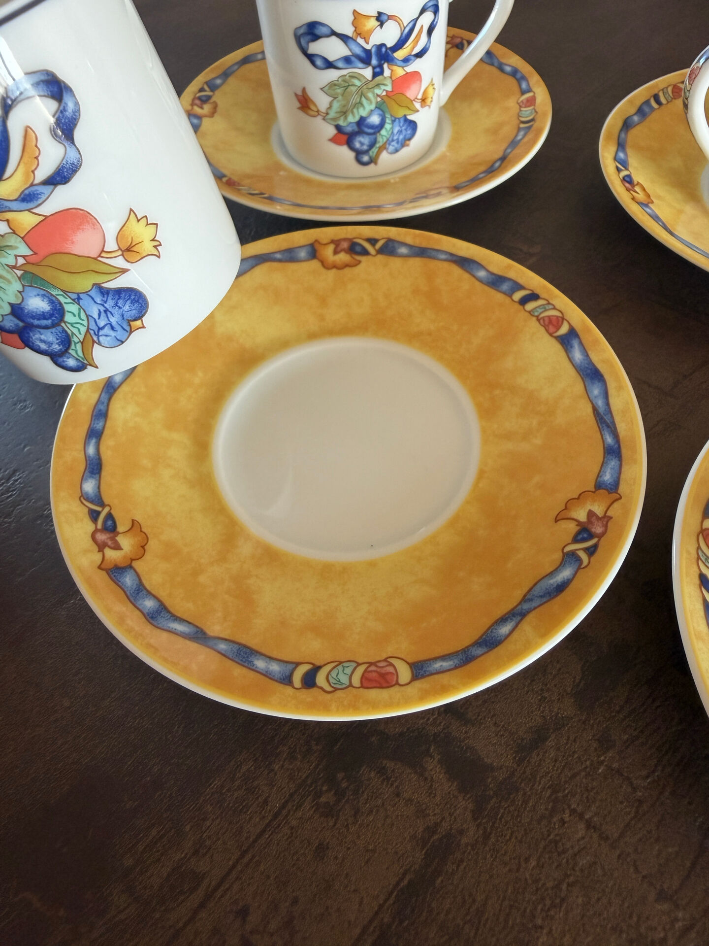 Bernardaud Limoges Borghèse – 5 cups + 4 saucers in porcelain