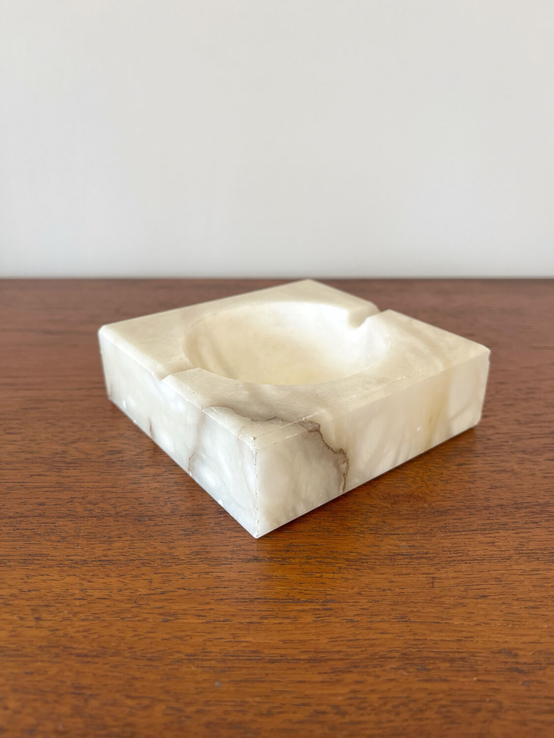 Square ashtray in vintage marble-effect alabaster