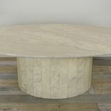 Oval coffee table in Italian-designed marble from the 1970s