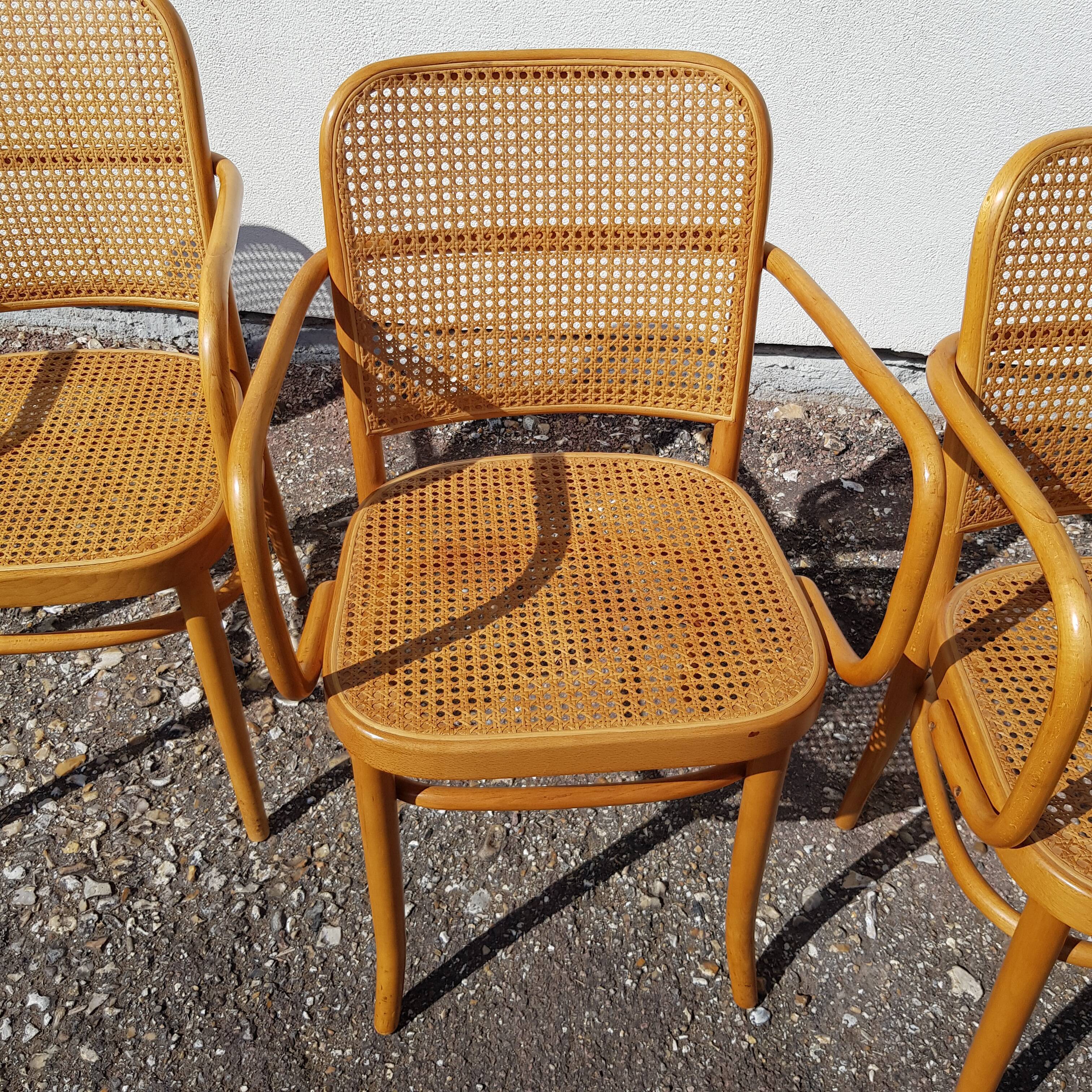 Ensemble de 4 fauteuils et 1 chaise Thonet 811 Josef Hoffmann
