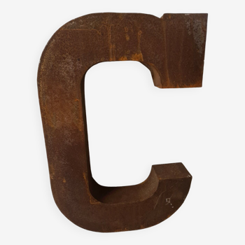 lettre industrielle "C" en fer