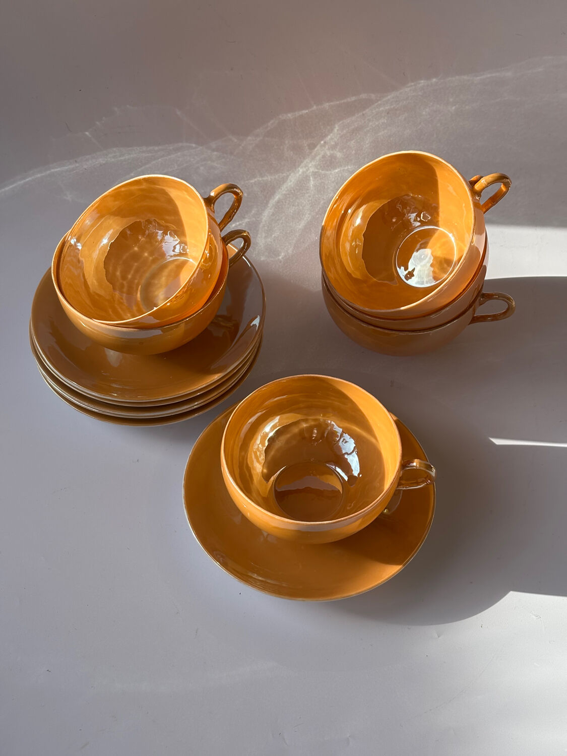 Service en porcelaine irisé 