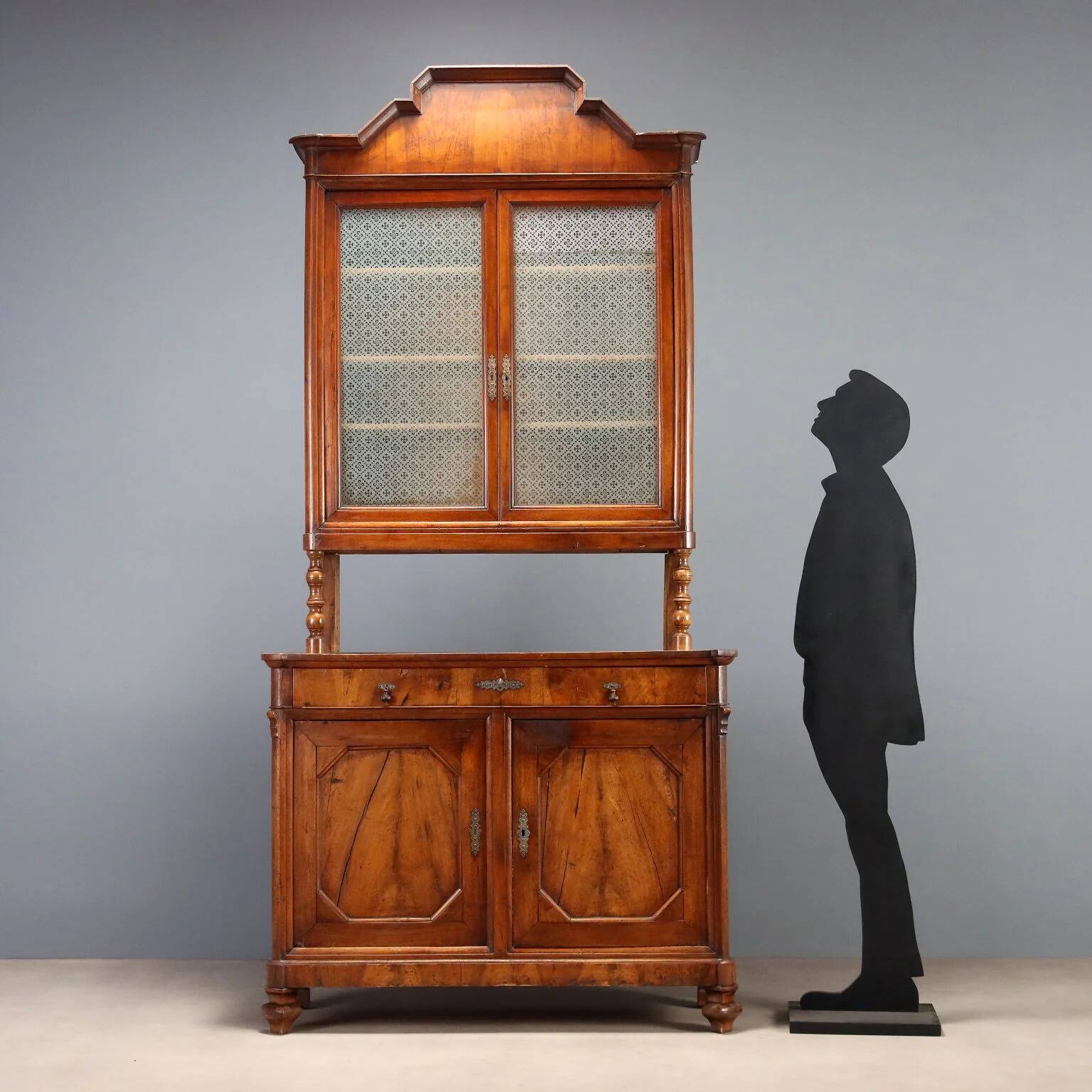 Antique Umbertine buffet in walnut, Italy, 19th century