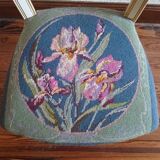 Nursing chair with iris pattern seat