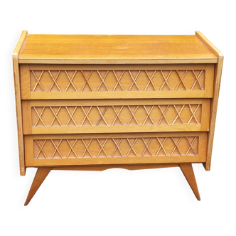 Vintage chest of drawers in light oak and rattan with tapered legs, 3 drawers from the 1950s.